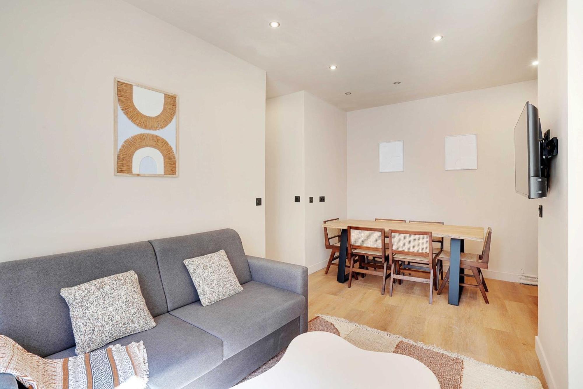 Refurbished - 2bd-8p - Place D'italie