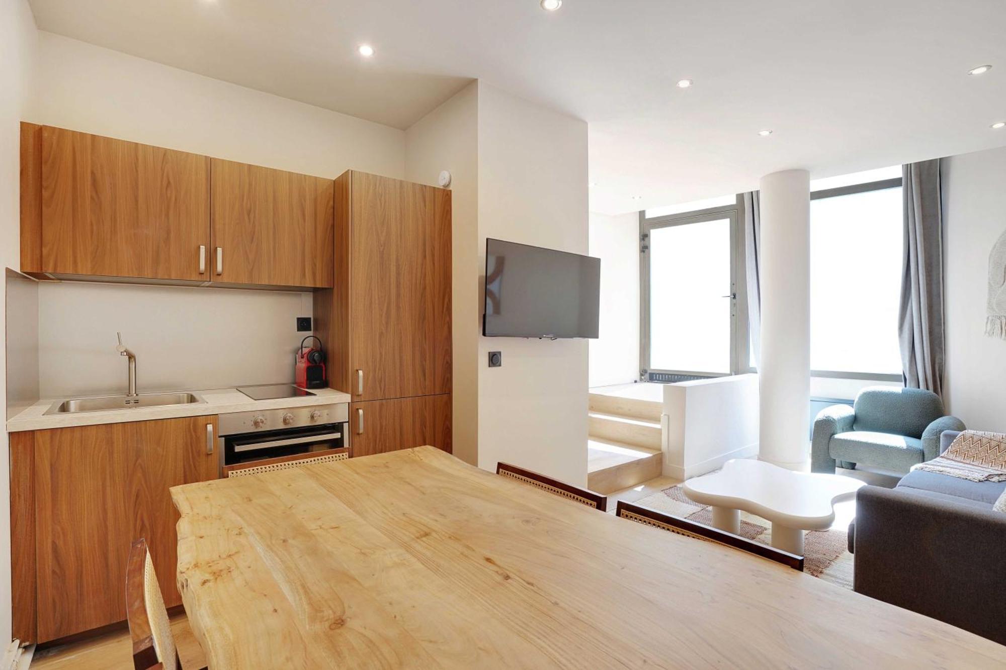 Refurbished - 2bd-8p - Place D'italie